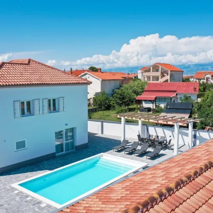 HRV - Attraktive Stadtvilla mit Pool in ausgezeichneter Lage in unmittelbarer Nähe von Zadar - Bild 2