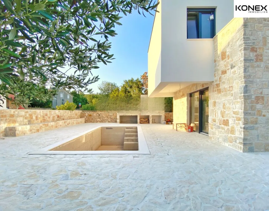 HRV - Nur 500 Meter vom Meer entfernt, Exklusives Steinhaus mit Pool nahe Zadar zu verkaufen - Bild 1