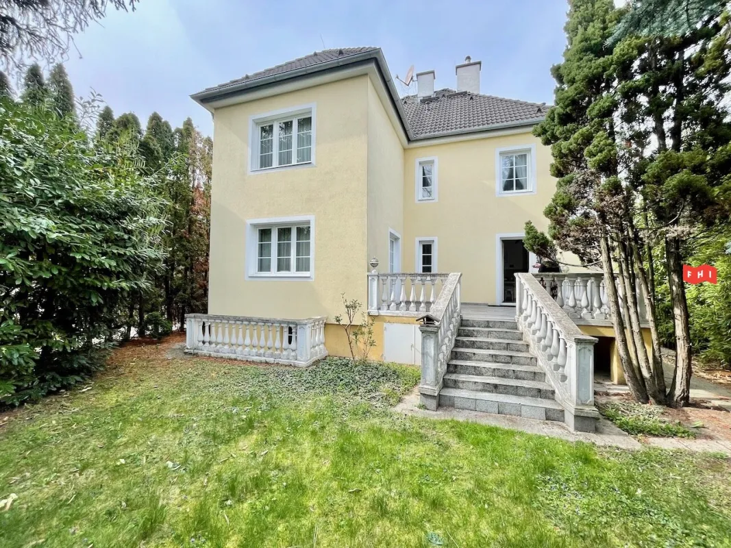 Geräumiges Einfamilienhaus mit Villencharakter in schöner Grünruhelage - Bild 1