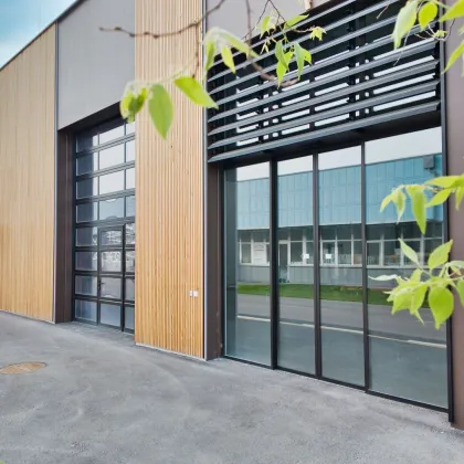 Moderne Halle mit ca. 300m² & Holzriegelfassade | Werkstatt, Lager oder Verkauf möglich | Repräsentativer Firmensitz im innovativen Gewerbepark! - Bild 3