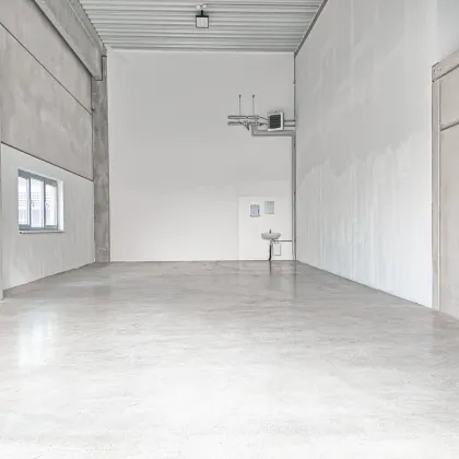 Ebenerdige Halle | modernes, repräsentatives Gelände | nutzbar als Werkstatt, Lager oder Büro | beheizt & mit Wasseranschluss - Bild 2