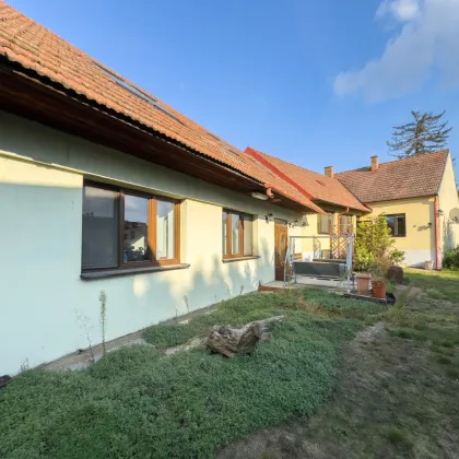DREIKANTHOF IN ZENTRALER GRÜNLAGE - 1.300 m² Grundfläche - 180 m² Scheunen - Bild 2