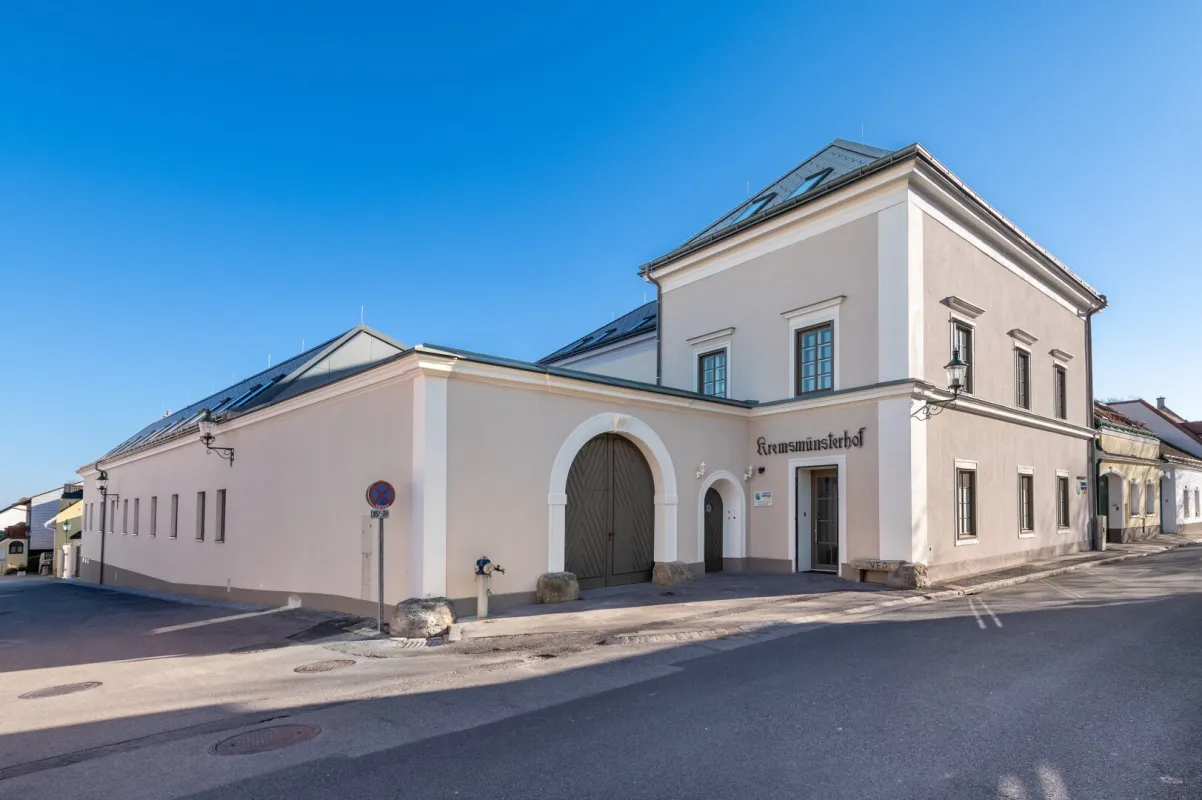 GUMPOLDSKIRCHEN - SOEBEN FERTIGGESTELLT - 3-Zimmer Premium-Maisonette - Top 8 - Bild 1