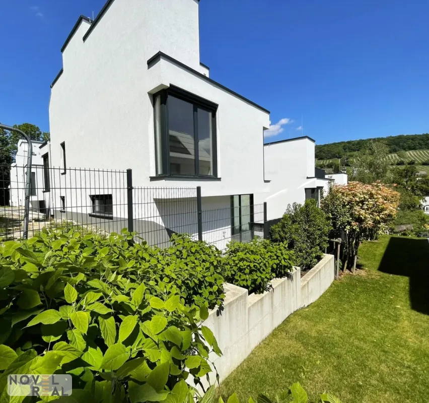 Luxuriöse Stadtvilla in den historischen Hameau Hills - Bild 1