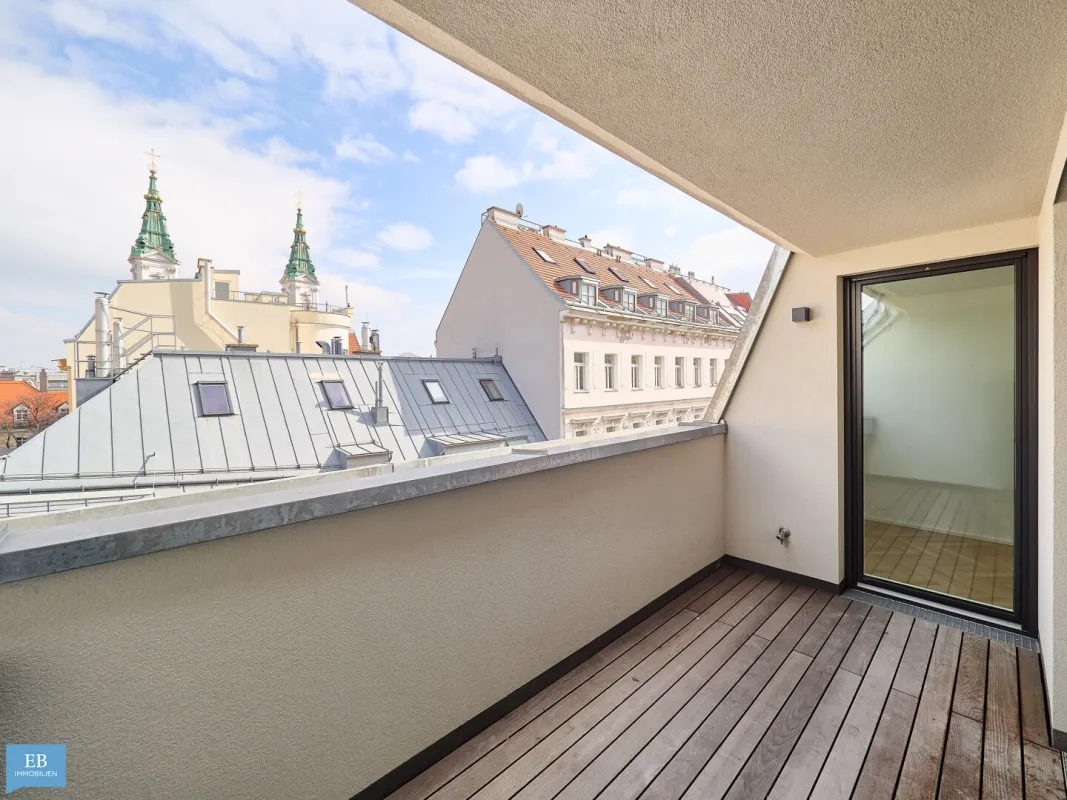 HISTORISCH TRIFFT TREND - Schöne Dachwohnung mit Blick auf die Maria Treu Kirche - Bild 1