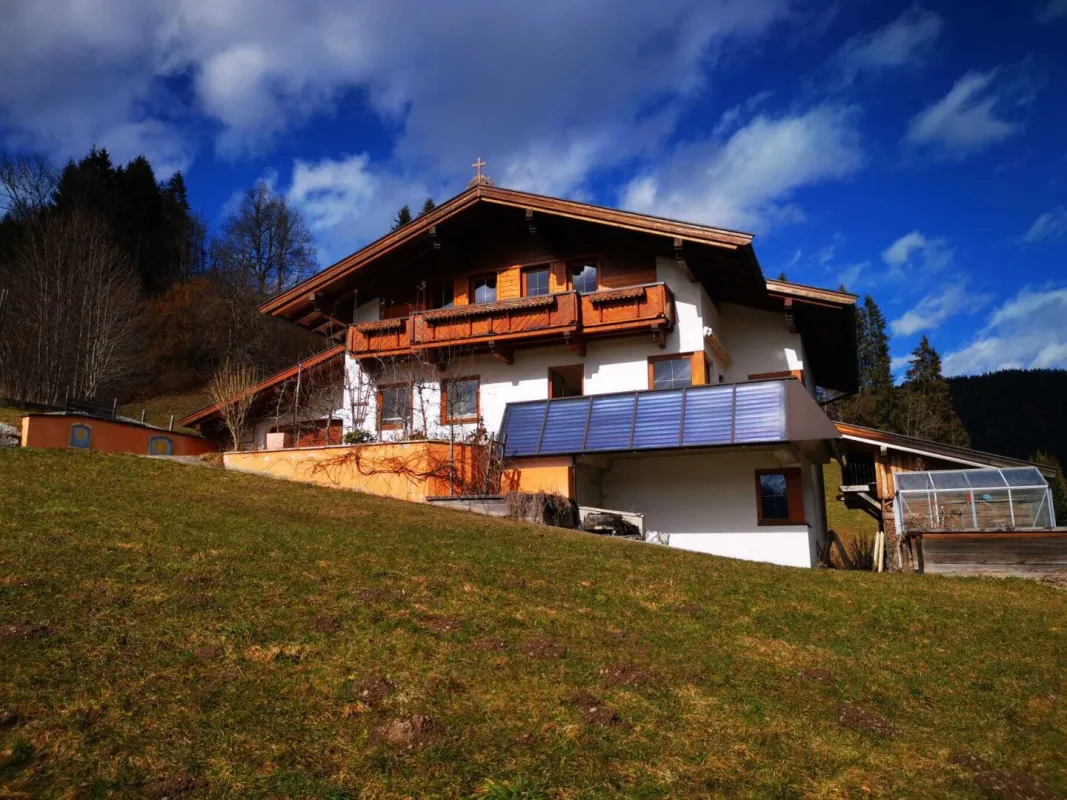 Sonnig und ruhig gelegenes Wohnhaus mit separater Einliegerwohnung samt genehmigtem Freizeitwohnsitz in der Wildschönau - Bild 1
