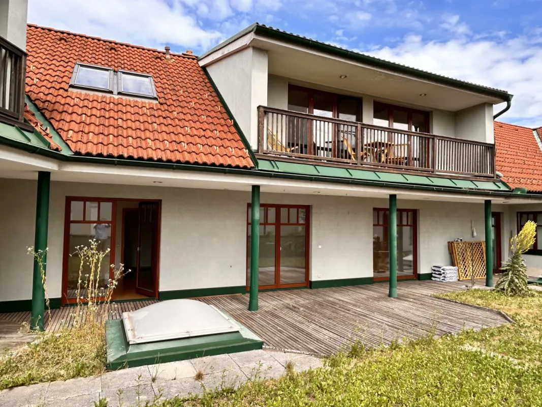 Geräumige Wohnung mit 7 Zimmern, Garten und 2 Stellplätzen bietet Platz zur Entfaltung - Bild 1