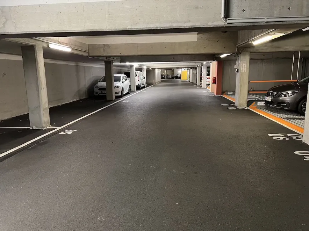 KFZ || Tiefgaragenstellplatz || Voltagasse || bis zu 3 Stellplätze nebeneinander verfügbar - Bild 1