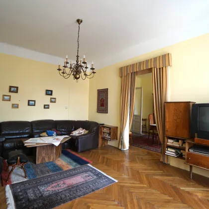 Beim Karmelitermarkt - sanierungsbedürftige Wohnung im Stilaltbau - Bild 3