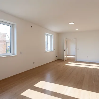 Energiebewußt: Neuwertiges Einfamilienhaus mit großem Garten - Bild 3