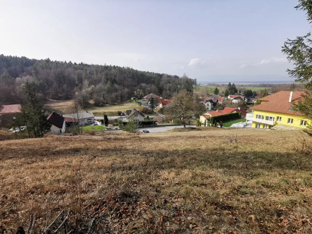 Baugrundstück mit traumhaften Fernblick in ruhiger Lage - Bild 1
