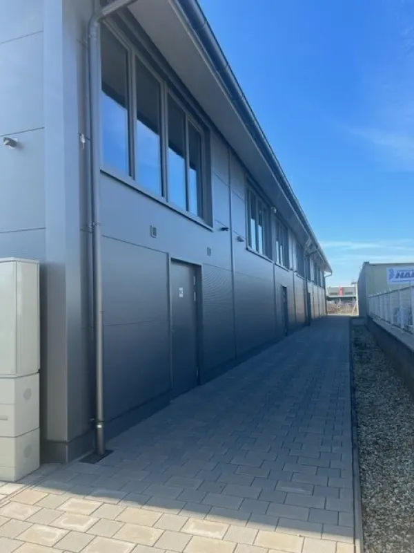 Neuwertiges Hochregallager in Strasshof: 224m² für 10€/m² – Top Lage, 2 Stellplätze! - Bild 1