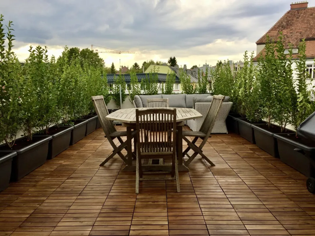 Lichtdurchflutete Dachgeschosswohnung mit 38m2 Terrasse und Fernblick ins Grüne - Bild 1
