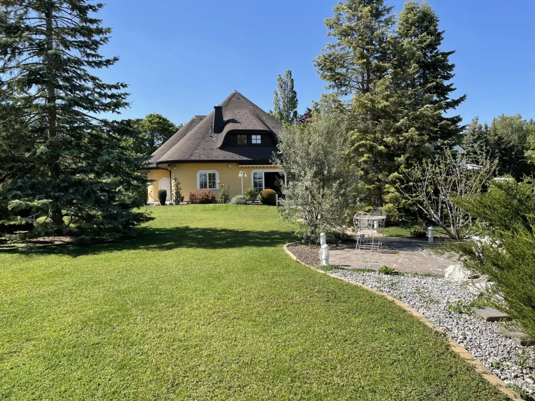 Großzügige Luxusvilla - Bild 1
