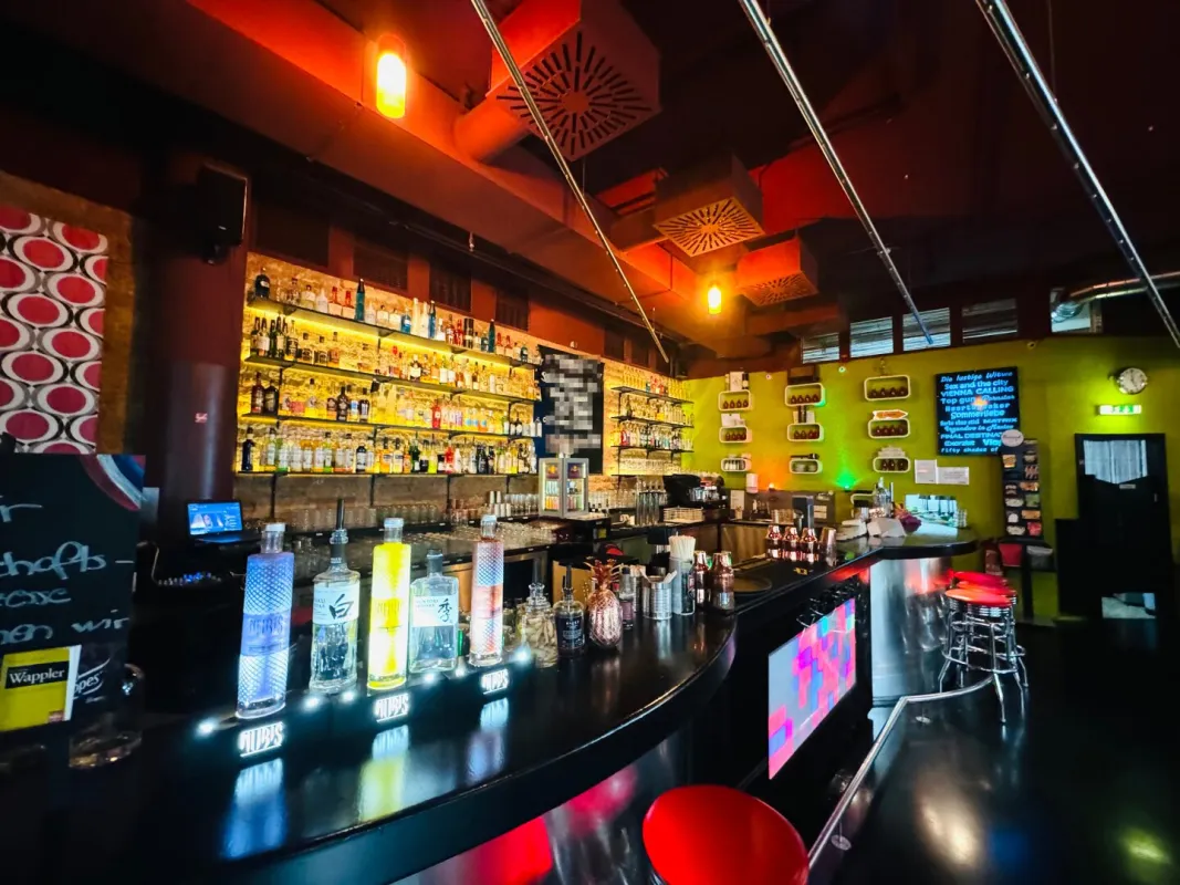 Einzigartige Gelegenheit - übernehmen Sie eine umsatzstarke Cocktailbar direkt im Gasometer! - Bild 1