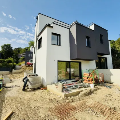 PREISREDUKTION! EXKLUSIVE 4-5 ZIMMER DOPPELHAUSHÄLFTEN MIT FREIFLÄCHEN IN GRÜNRUHELAGE! - Bild 2