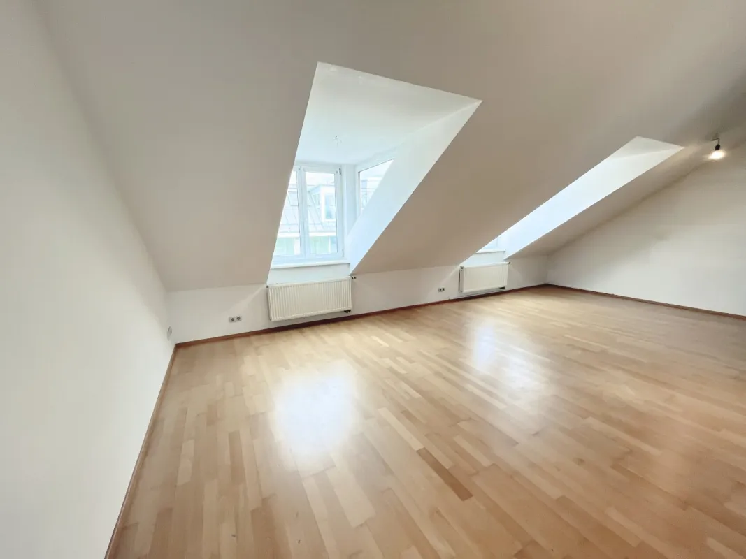 Begehrte Wohnlage in 1180 Wien! Dachgeschosswohnung mit Balkon und Terrasse mit Blick auf die Dächer Wiens - Bild 1