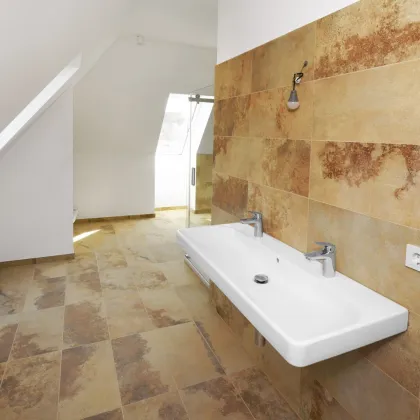 Gewinner des Klosterneuburger Stadtbildpreis 2024 ! - Neubau- Fertiggestellt -Bezugsfertig - Dachgeschosswohnung im historischem Altbau! - Bild 3
