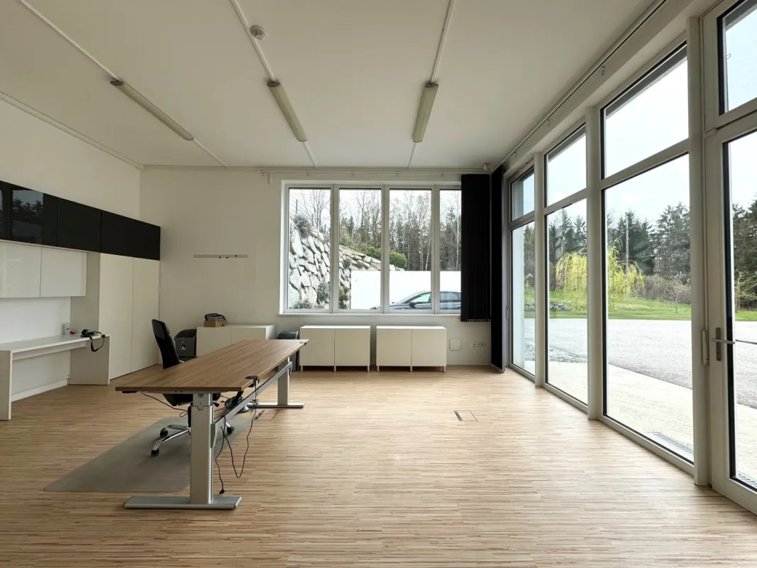 Moderne Halle + Büro Nähe Freistadt zu mieten  II  neuwertig  II sehr gute Ausstattung  II  Nähe zur S 10 - Bild 1