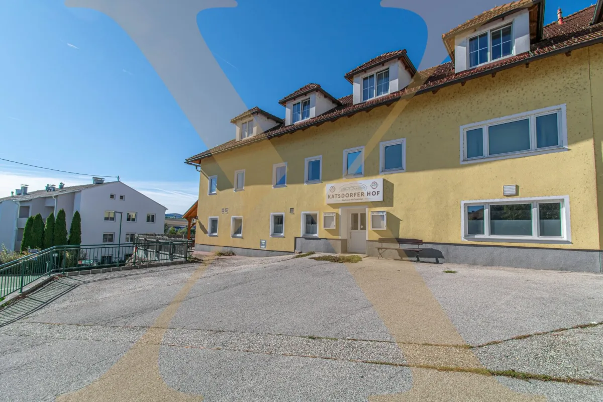 Großzügige Freizeitanlage/Veranstaltungsfläche/Vereinslokal inkl. Toiletten und Küche in zentraler Lage in Katsdorf zu vermieten! - Bild 1