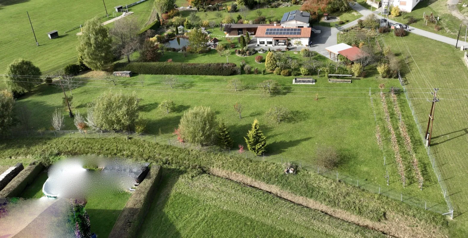 -- ZAUBERHAFT -- Neustift b.GS !! Paradiesisches Anwesen in beschaulicher Ortslage mit ca. 5.800 m2 Eigengrund + ca. 6.200 m2 Wald !! - Bild 1
