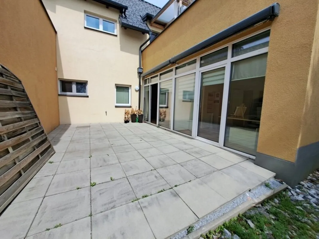 Wunderbare Erdgeschosswohnung mit großer Terrasse - Bild 1