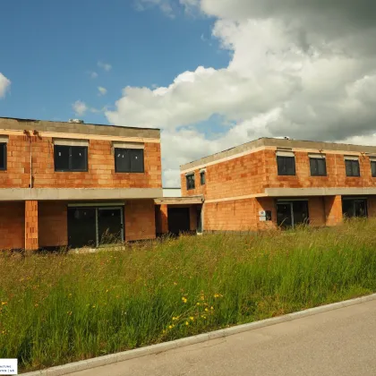 Reihenhaus-Rohbau der auch bald fertig wird - Bild 2
