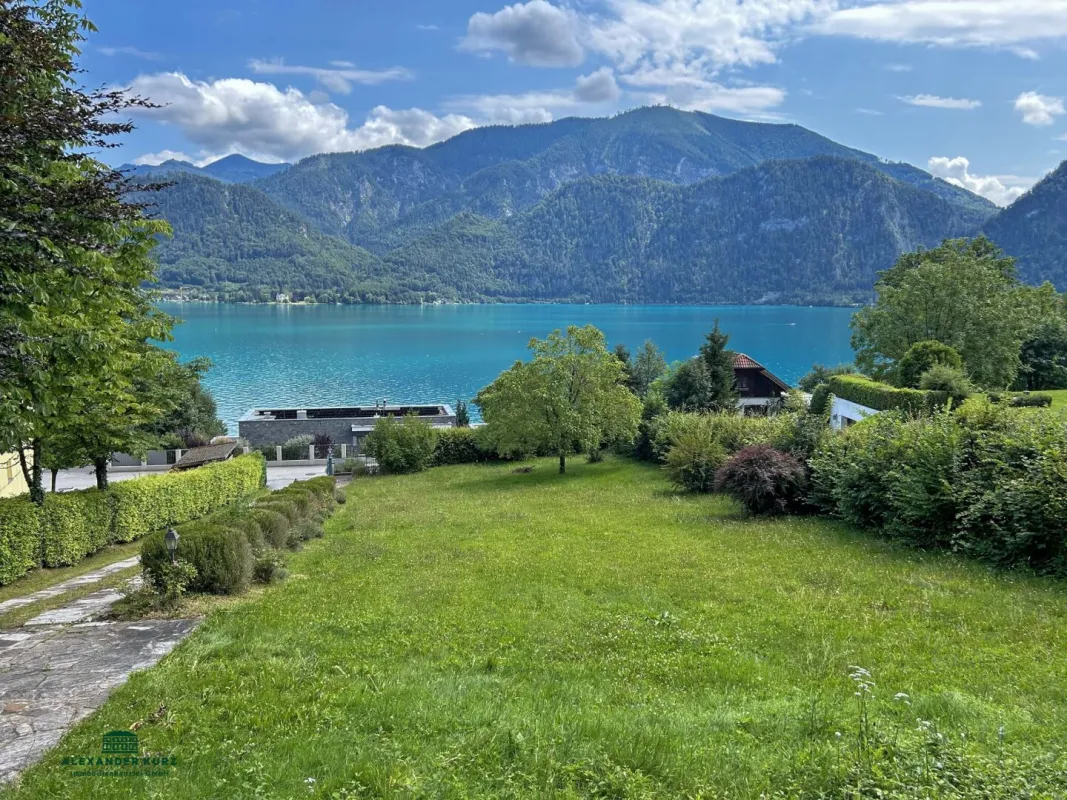 Baugrundstück mit Badeplatz und traumhaftem Atterseeblick - Bild 1