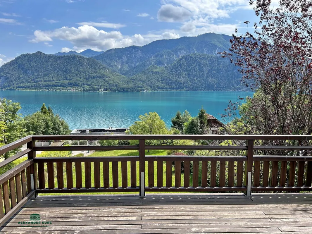 Baugrundstück mit Badeplatz und traumhaftem Atterseeblick - Bild 1