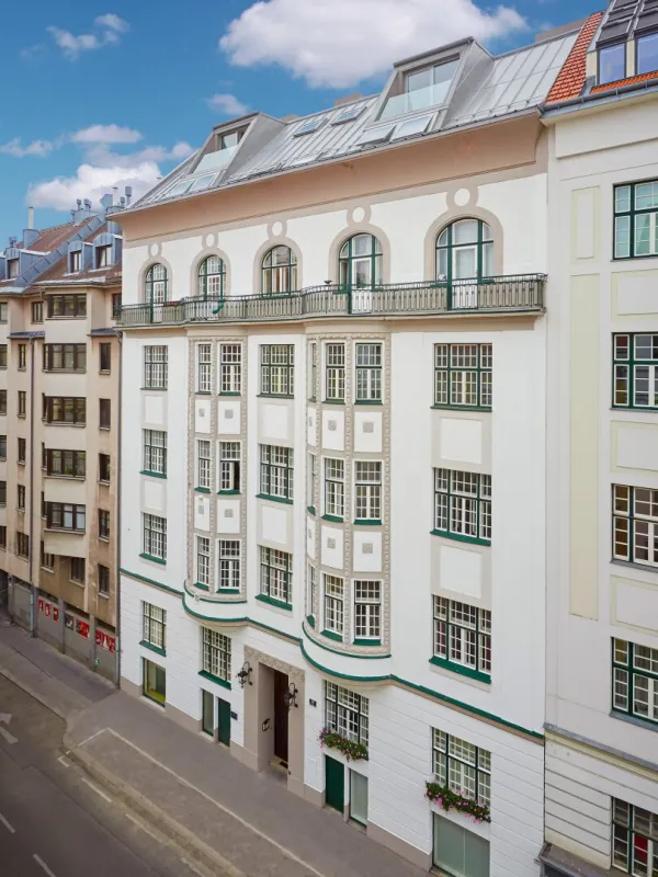 Großzügige 2 Zimmer Wohnung im Stilaltbau - neu saniert - Bild 1