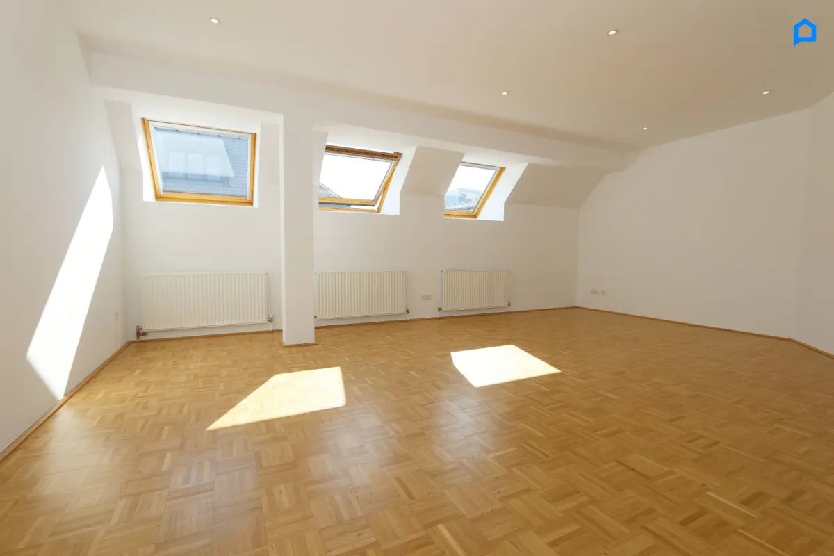 Komplett sanierter Erstbezug+ Helle + ruhige + 3 Zimmer + Dachgeschoss Maisonette + Klimaanlage+ in renoviertem Jahrhundertwendehaus + 4.Liftstock+ Kellerabteil +U4 Friedensbrücke+  Augartennähe+  Donaukanal+ Straßenbahnlinen 5,33 Walleinsteinstraße, D - Bild 1