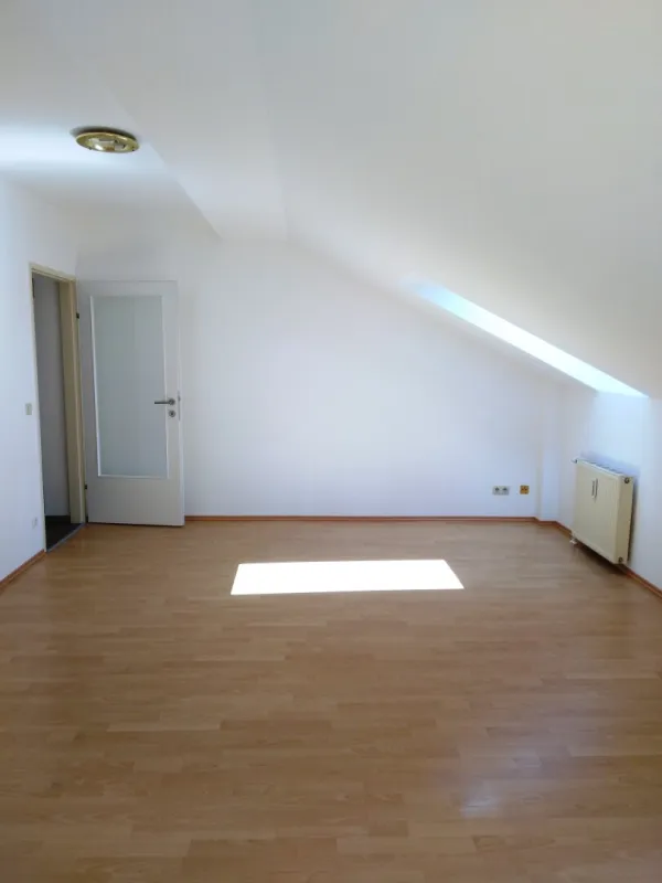 5,4% Rendite! 7 Wohnungen inkl. Parkplatz im Zentrum von Neunkirchen zu kaufen! - Bild 1
