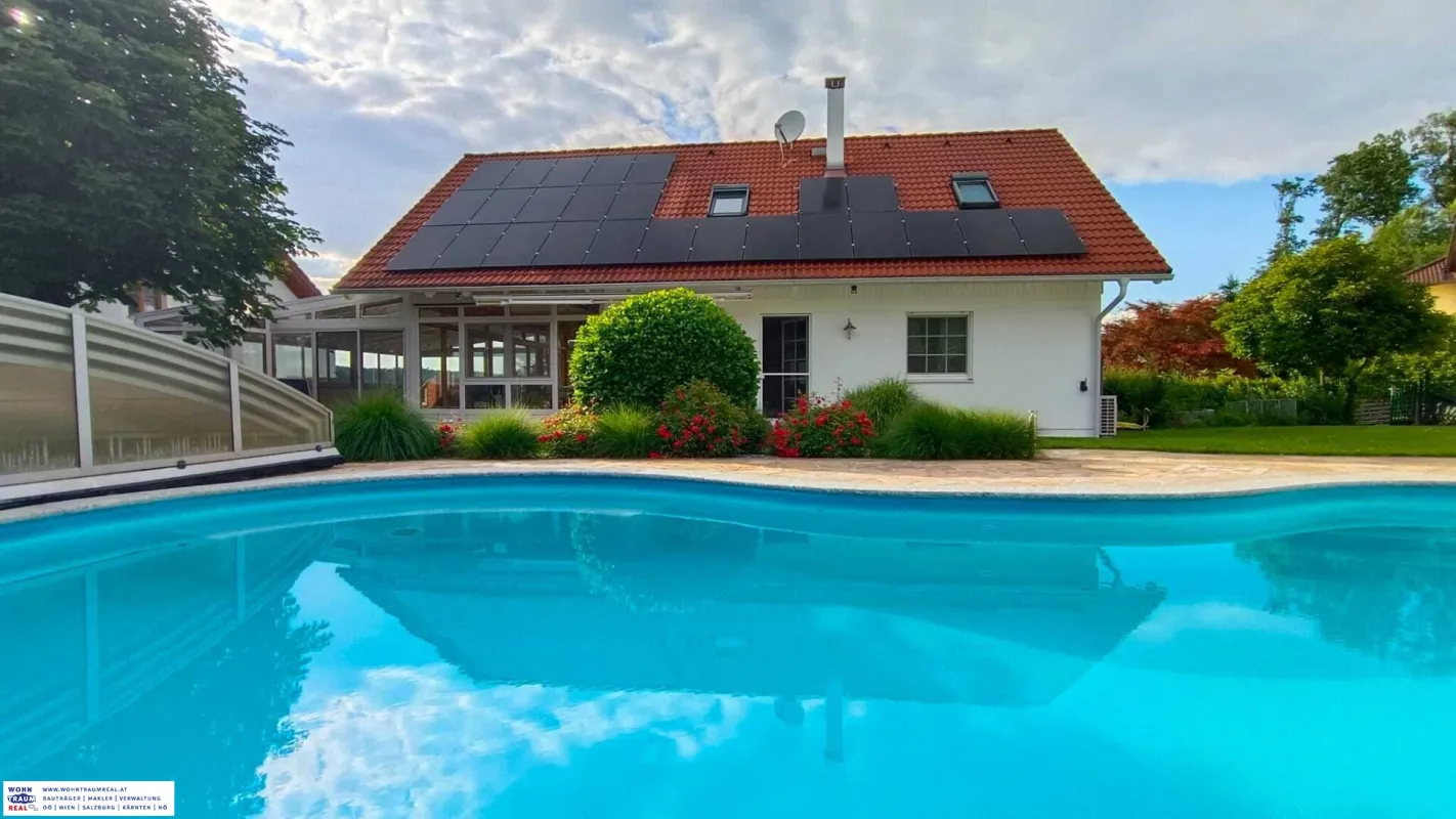 Großzügiges Wohnhaus nit herrlichem Garten und tollen POOL! - Bild 1