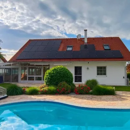 Großzügiges Wohnhaus nit herrlichem Garten und tollen POOL! - Bild 3
