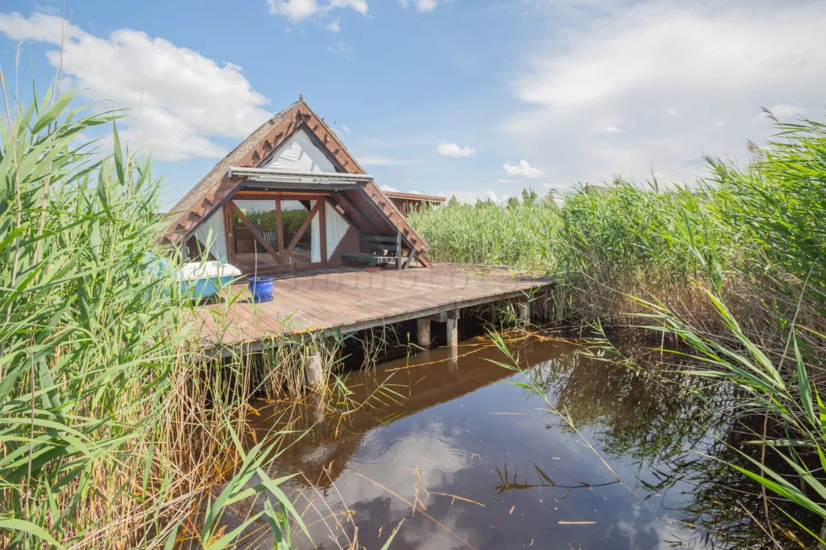 Sonnige und gepflegte Seehütte mit Landzugang in der Romantika I - Bild 1