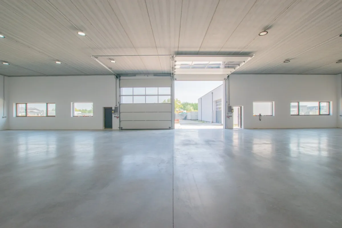 Geräumige und flexible Lagerhalle mit hoher Nutzfläche in Ebreichsdorf (Unterwaltersdorf - 2442) - Bild 1