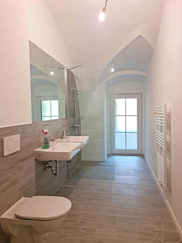 DB IMMOBILIEN | Top sanierte, vermietete Wohnung mit eigener Loggia zu verkaufen! Kurzzeit Vermietungen möglich! - Bild 1