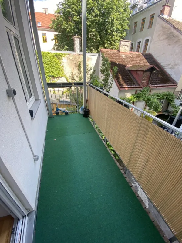 Großzügige 4 Zimmer Altbauwohnung  mit Terrasse und 2 Bädern, in Top - Zustand - Bild 1