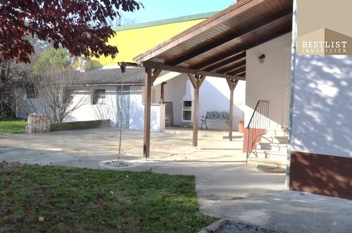 Ausbaufähiges Haus mit uneinsichtigem Garten - Bild 1