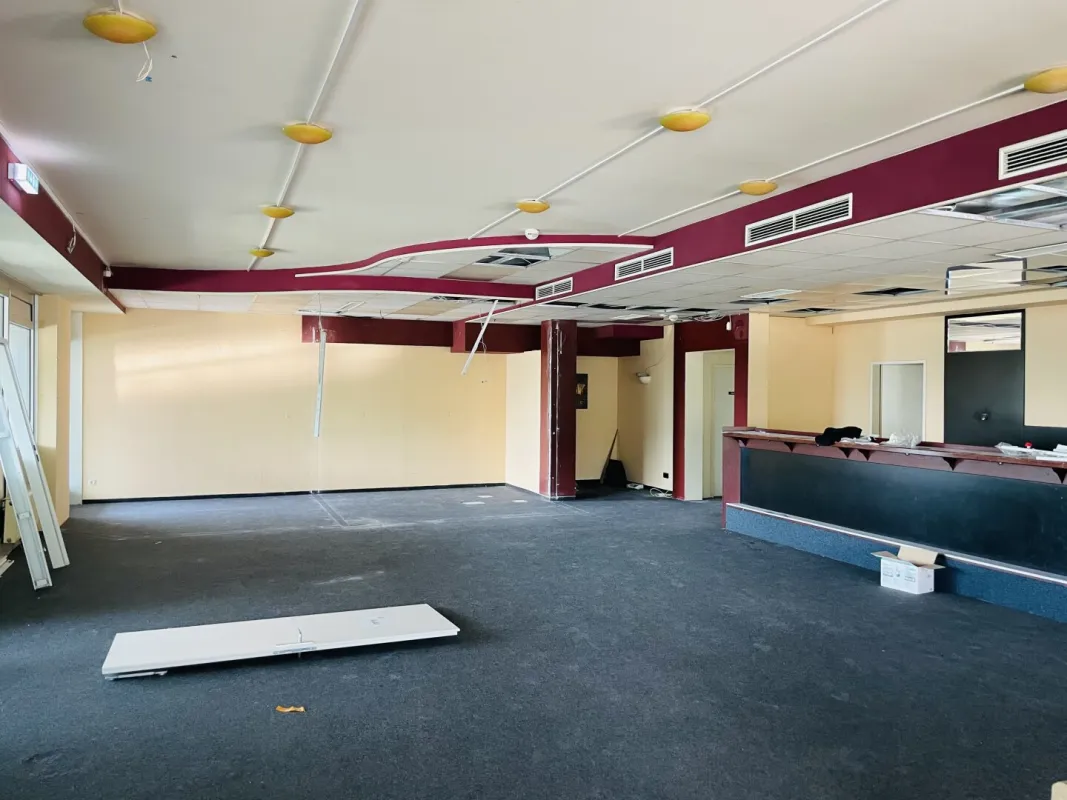 Geschäftslokal / Bar - 182 m² - Autobahnauffahrt Salzburg Nord - Bild 1