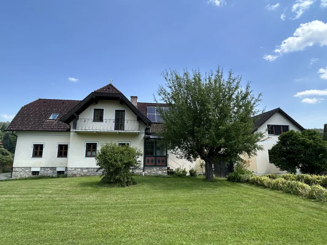 NEUREAL- Wunderschöner Vierkanthof mit zwei Wohnhäusern (3 Wohneinheiten) und Nebengebäuden zu verkaufen! Option von zusätzlichen Erwerb von 5.200 m² Grund! - Bild 1
