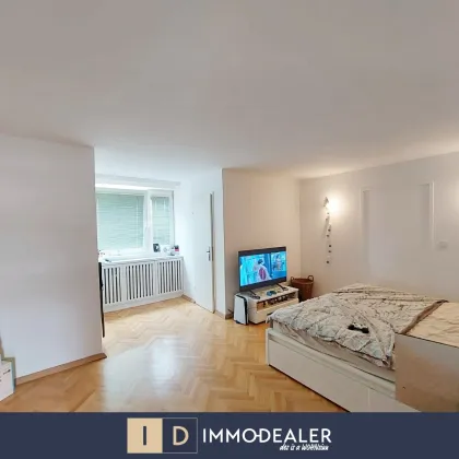 ** IDEAL FÜR ANLEGER UND ENDNUTZER - GROßZÜGIGE 2 ZIMMER DACHGESCHOßWOHNUNG - LICHTDURCHFLUTET MIT VIEL POTENZIAL ** - Bild 2