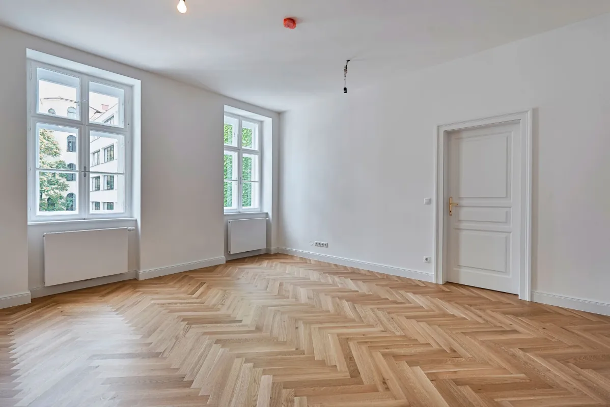 Altbau-Erstbezug in bester Stadtlage - Schöne 2-Zimmer-Wohnung in Hofruhelage - Nähe Mariahilfer Straße - Bild 1