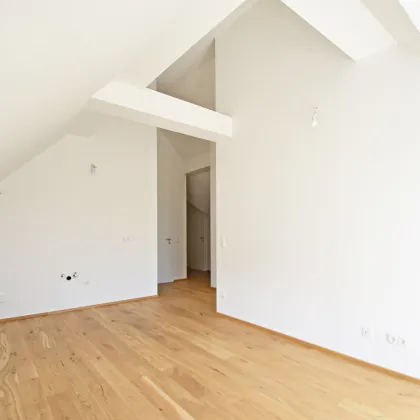 Wunderschöne Dachgeschosswohnung mit Eigengarten - Bild 3
