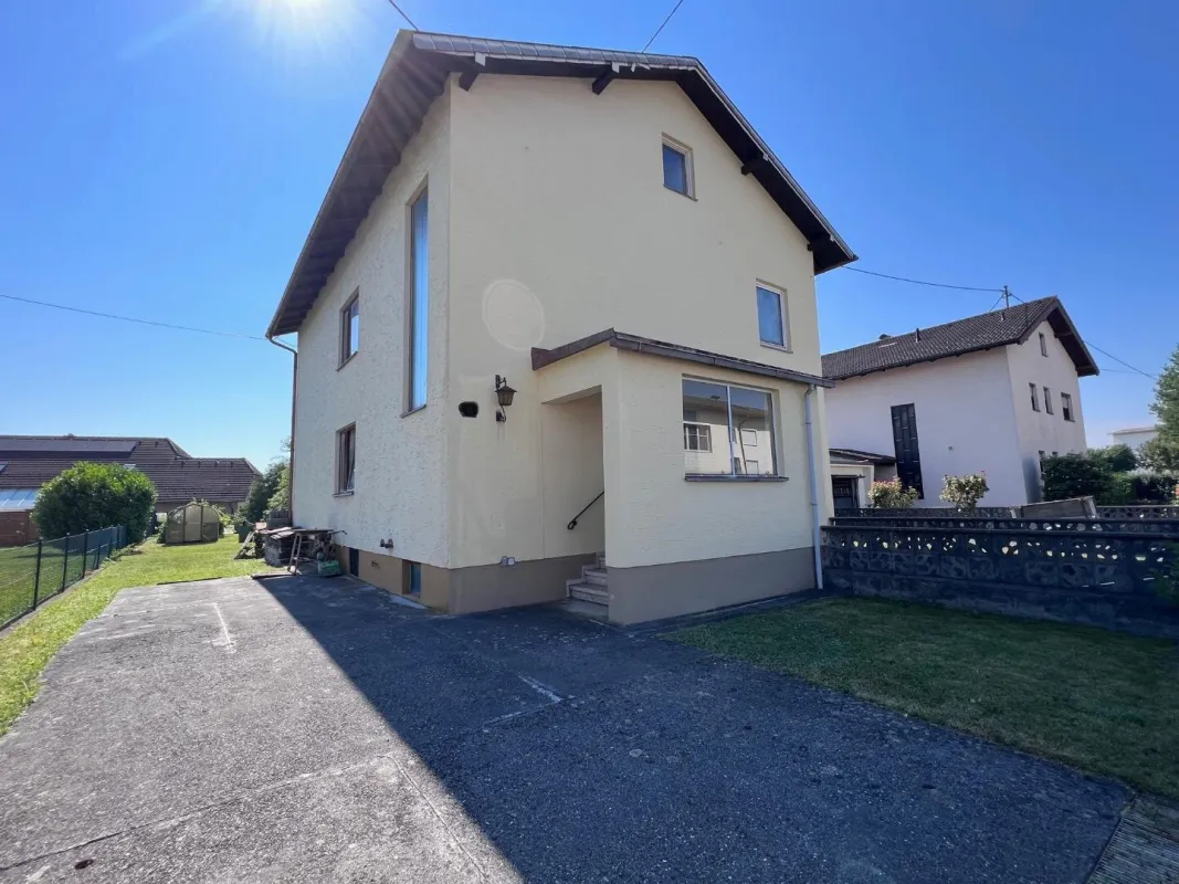 Sanierungsbedürftiges Zweifamilienhaus in Gunskirchen, ruhig gelegen - Bild 1