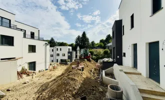 PREISREDUKTION! EXKLUSIVE 4-5 ZIMMER DOPPELHAUSHÄLFTEN MIT FREIFLÄCHEN IN GRÜNRUHELAGE!