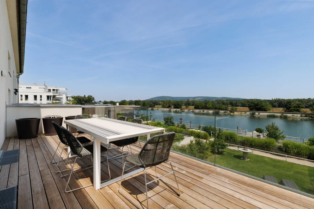 Herrliche Wohnung mit hohen Decken, Terrassen und Blick auf die Donau!!! - Bild 1