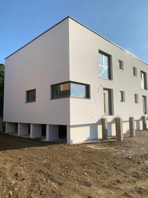 FERTIGGESTELLT IN KÜRZE! NUTZEN SIE JETZT NOCH DIE GELEGENHEIT! ENERGIEEFFIZIENTE ERSTBEZUGSHÄUSER SUCHEN IHRE BESITZER! - Bild 1