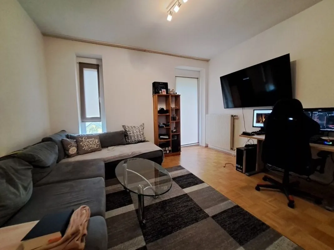 Anlegerwohnung: sehr gut vermietete, moderne 2-Zimmer Wohnung mit Balkon und Stellplatz - Bild 1
