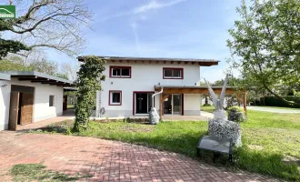Low-energy house, very sacious with an additional office/practice or apartment of 70 m². Completely renovated in 2023.